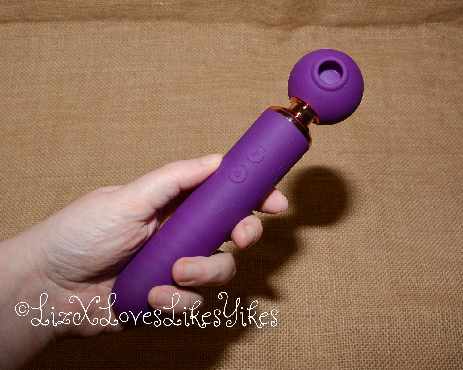 Review of the 3-in-1 Sucking & Flapping Thrusting Vibrator Funzze.com