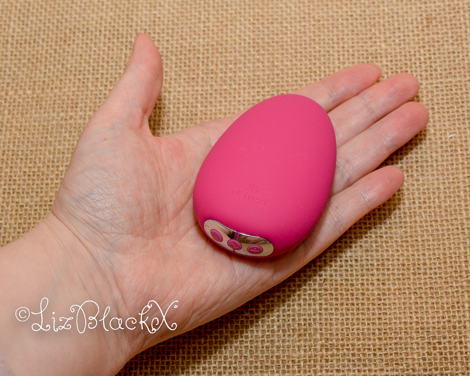 Review of the Je Joue Mimi Soft Clitoral and External Vibrator – Pink
